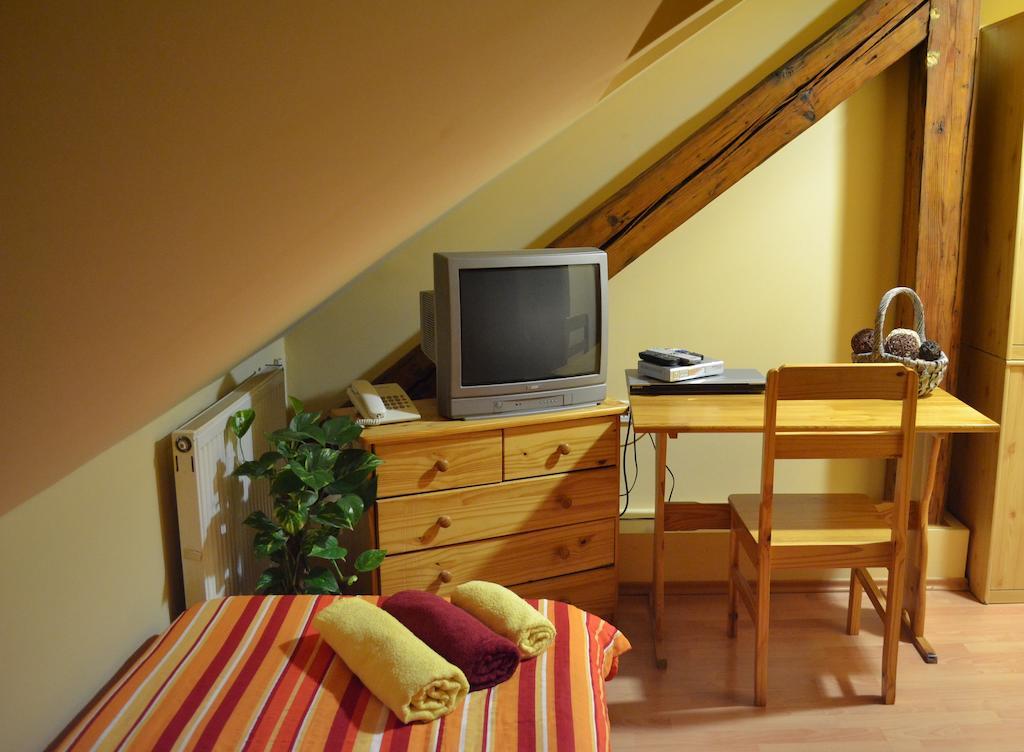 Byron Hotel Zlaté Moravce Kamer foto