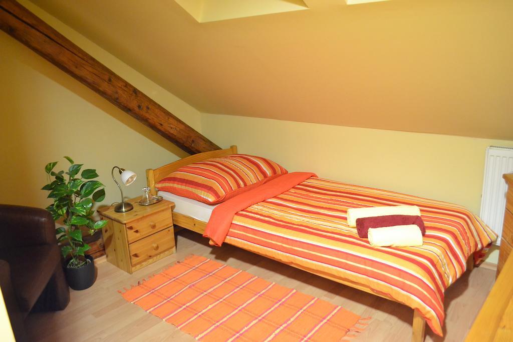 Byron Hotel Zlaté Moravce Kamer foto
